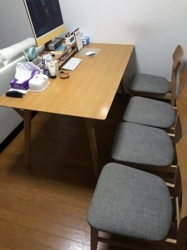 テーブルと椅子4個 (SET)