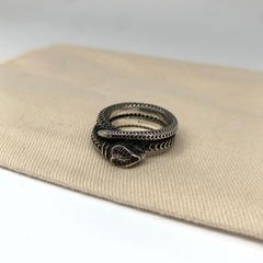 GUCCI ヘビ 指輪