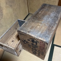 古い木の箱