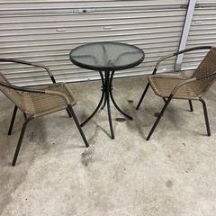 テラス用テーブルセット　屋外用テーブルと椅子2脚
