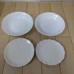 白い皿　大2枚、小2枚