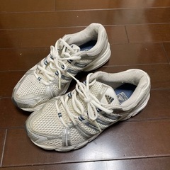 adidas ランニングシューズ　25センチ