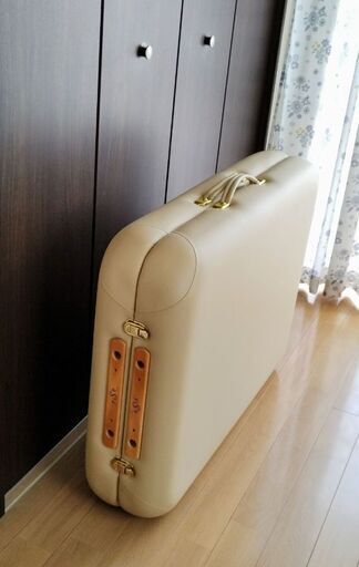 折りたたみ式マッサージベッド