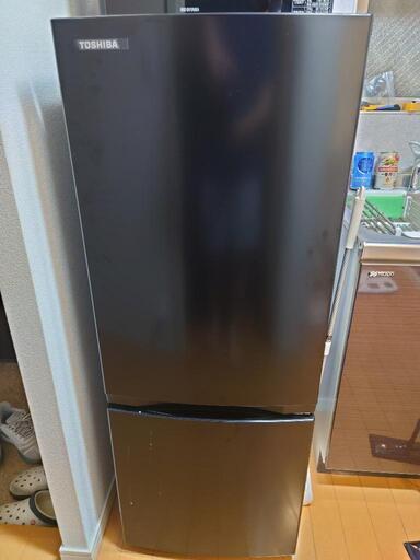 引き取りに来ていただける方限定　新生活応援 ☆値下げしました☆　冷蔵庫(黒)、電子レンジ(黒)、電気ケトル(黒)セット　東芝 TOSHIBA GR-T15BS（K） 冷蔵庫 （153L・右開き） 2ドア BSシリーズ セミマットブラック