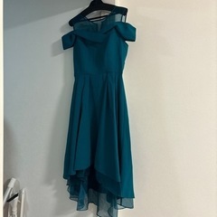エメラルドグリーン　ドレス