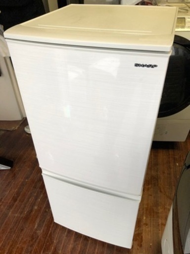 福岡市内配送無料　2020年式　冷蔵庫 ホワイト系 SJ-D14F-W [2ドア /右開き/左開き付け替えタイプ /137L]