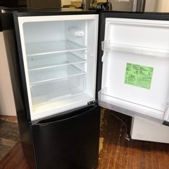 福岡市内配送無料　2019年式　アイリスオーヤマ 冷蔵庫 142L 小型 一人暮らし 幅50cm 大容量 冷凍室 静音設計 省エネ基準達成率103% 右開き ブラック IRSD-14A-B
