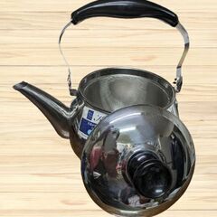 新品。麦茶用の大きなやかん。