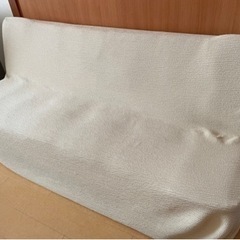 カバー付き白ソファーベッド　　