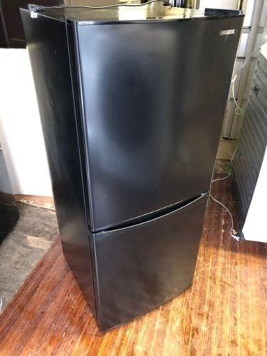 福岡市内配送無料　2019年式　アイリスオーヤマ 冷蔵庫 142L 小型 一人暮らし 幅50cm 大容量 冷凍室 静音設計 省エネ基準達成率103% 右開き ブラック IRSD-14A-B