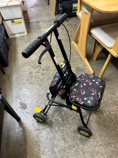 万代店　美品　TacaoF テイコブ シルバーカー コンパクトタイプ プチカ SICP01 フラワーブラック シニア 歩行補助車