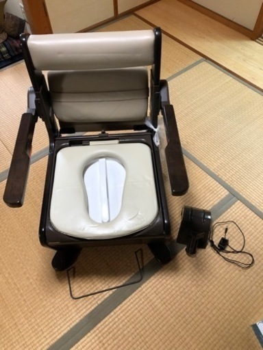 介護用トイレ　家具調トイレ　座楽　はねあげ便座　自動消臭　ポータブルトイレ　パナソニック