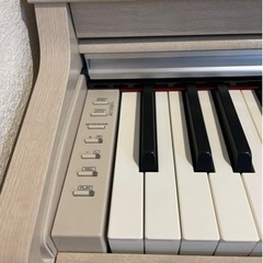 電子ピアノ　ホワイト　YAMAHA