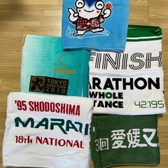 マラソンの記念品のTシャツ、タオル