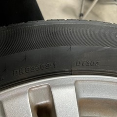 車のパーツ タイヤ、ホイールオンロード