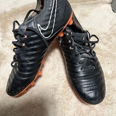 サッカー　スパイク　NIKE TIEMPO