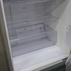 （お買い上げありがとうございます）アクア　3ドア冷蔵庫272L　２０１７年製　AQR-271F　60ｃｍ幅　　ｼﾙﾊﾞｰ　真ん中冷凍室　　高く買取るゾウ八幡東店