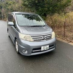 日産セレナ　ステーションワゴン　シルバー　中古車