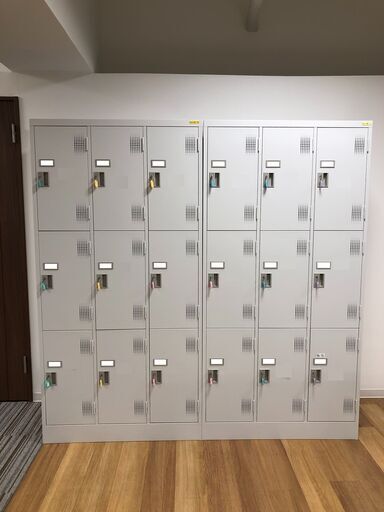 【中古品】ＩＶＹ スタンダードロッカー９人用ホワイトグレー　※問合せ受付は3/28までです