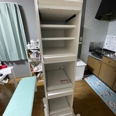 隠せるスリムキッチンキャビネット