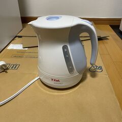 冷蔵庫・電子レンジ・電子ケトル　3点を売ります