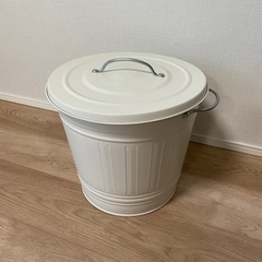 IKEA クノッド　蓋付きダストボックス