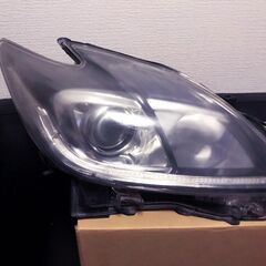 プリウス　ヘッドライトユニット（左右）トヨタ純正品