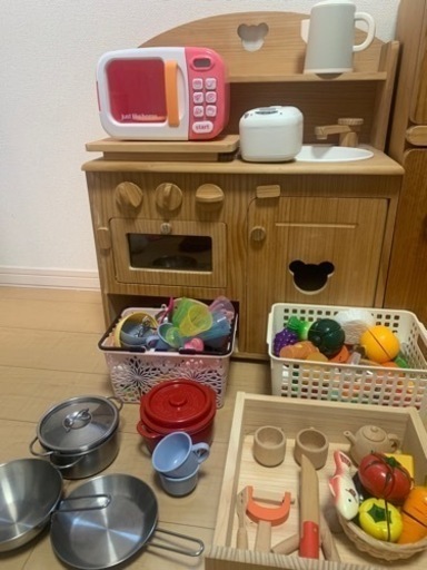 【まとめ売り価格】トッドル　キッチン　おままごと　冷蔵庫　小物一式付き まとめ売り価格】トッドル キッチン おままごと 冷蔵庫 小物一式付き