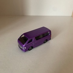 おもちゃ トミカ　ハイエース紫