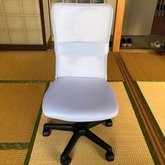 【北見工大新入生限定】　4/1よりスタート  白い椅子
