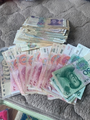 中国紙幣3700元になります、