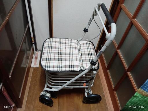 シルバーカー 腰掛け付カート