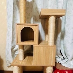 木製　キャットタワー