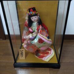 ガラス入り日本人形