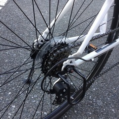 【✨美品❗️✨通勤&通学に❗️✨デリバリー❗️✨7段変速ギア❗️✨】TRIGGER/トリガー  700Cクロスバイク  ホワイト  通勤  通学  デリバリー  ギア付き