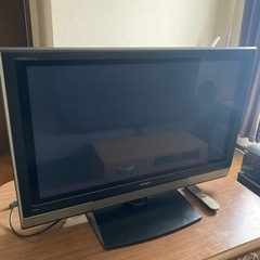 HITACHI  WOOO 37型　液晶テレビ