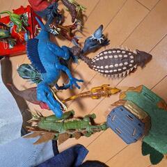 恐竜おもちゃ　今月中に処分します