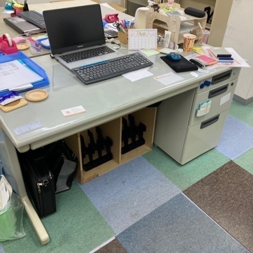 【決まりました】家具 オフィス用家具 机