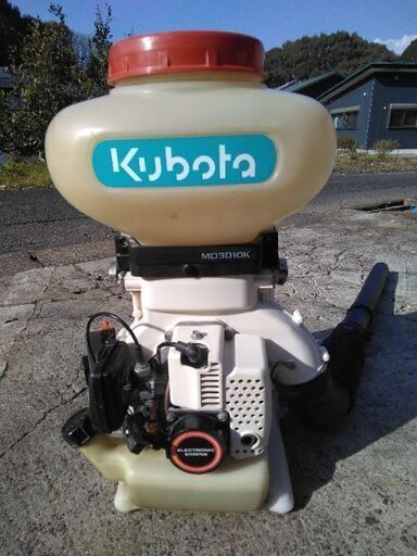 背負い動力散布機　実働　粒状粉状