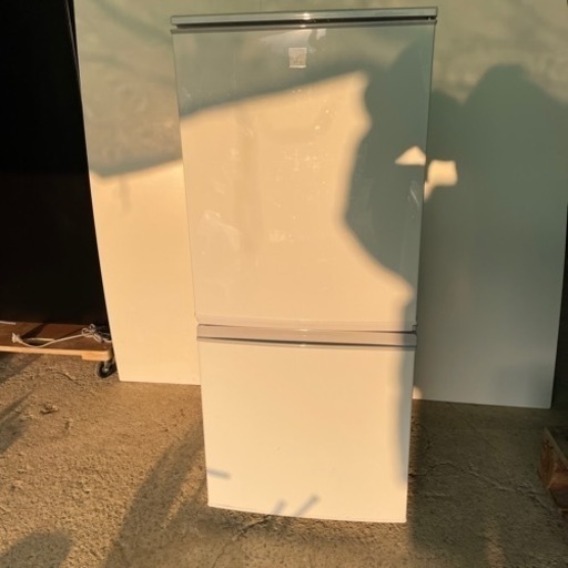 【中古品】2019年製シャープ SJ-14E7-KW 冷蔵庫 少々キズはありますが使用感があまり感じられないお品物です。