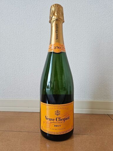 【シャンパン】ヴーヴクリコ 750ml