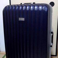 フレームタイプのスーツケース(たぶん90Ｌ)