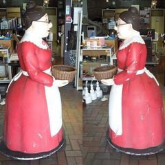 ステラおばさん風 等身大フィギュア 像 約160cm 台座キャスター 看板 オブジェ 赤い服の女性 札幌市 東区 新道東店