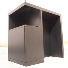 Cassina ixc.(カッシーナ・イクスシー)のEast by Eastwest LOGGIA(ロッジア) ドレッサー。大きな鏡と黒で統一され、機能性とデザイン性を兼ね備えたラグジュアリーな鏡台♪