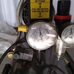 値下げ！100v静音オイルレスコンプレッサー