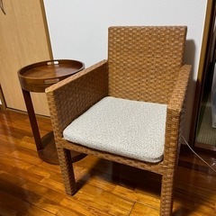 椅子　サイドテーブル