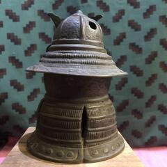 骨董 蔵出し品 銅器 古い香炉 彫金細工 鎧兜 武具甲冑型 灰 箱付
