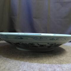 中国 大勢の遊ぶ唐人 唐子柄 重量感のある大きな古い大皿 裏印