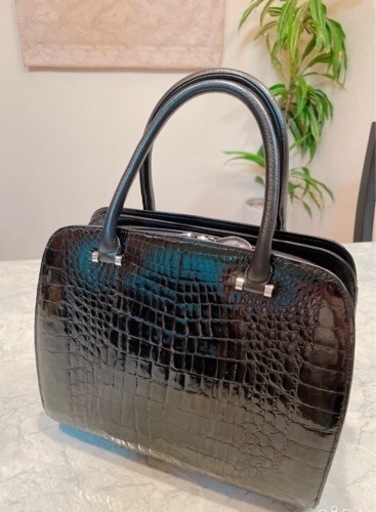 【超美品】高級皮革製品　本物　クロコバッグ　ブラック　黒　卒園式　卒業式　バッグ