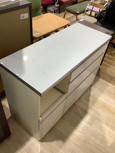 キッチンボード Pamouna 天板キズ  使用感有　入荷致しました！